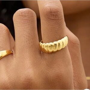 NWOT House of Harlow 1960 CHUNKY CROISSANT RING gold tone size 8